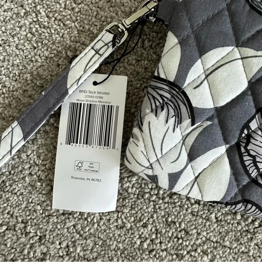 Vera Bradley RFID Blocking‎ Tech Wristlet Moon Shadow Meadow